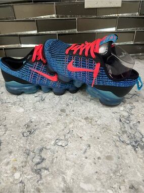 Nike Air Vapormax Flyknit 3
Blue Fury Mesh BQ5238-401
Size 5Y